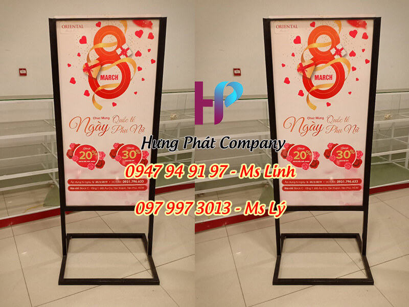 standee khung sat ngoai troi