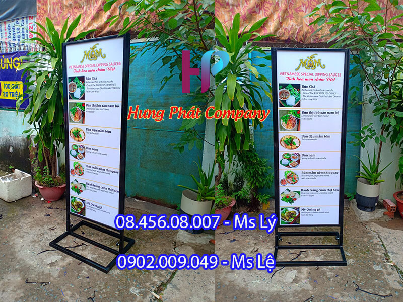 standee chân sắt đen đẹp