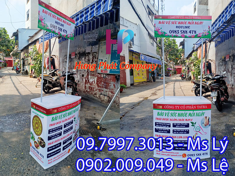 quầy nhựa quảng cáo sản phẩm lưu động
